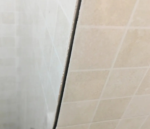南丹瓷砖空鼓维修公司分享阳台瓷砖脱落的修复过程可以分为以下几个步骤
